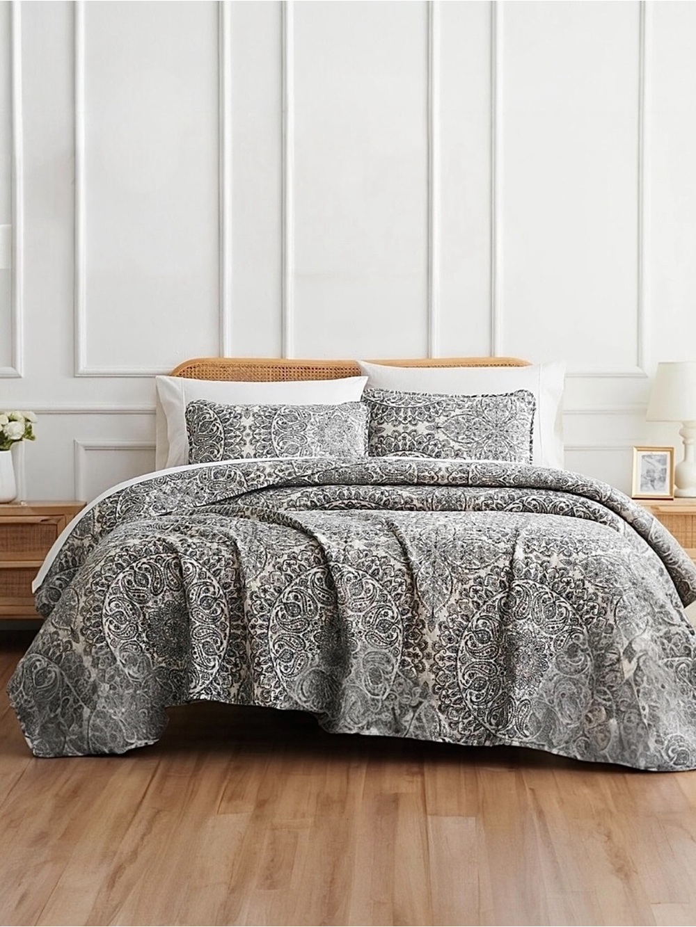 NEW West Elm Black & White Full / Queen Paisley Bedspread Quilt & Sham Case Set